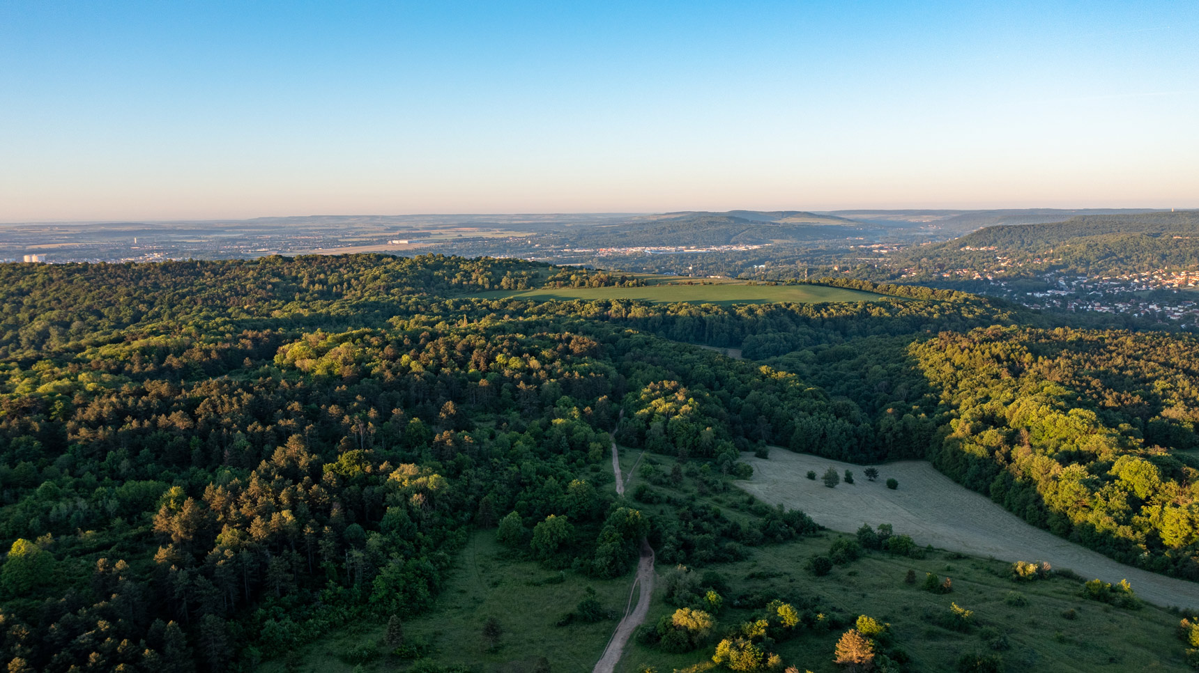 Vue aérienne du Mont Saint-Quentin